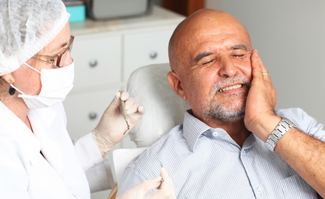 У меня болит зуб под коронкой